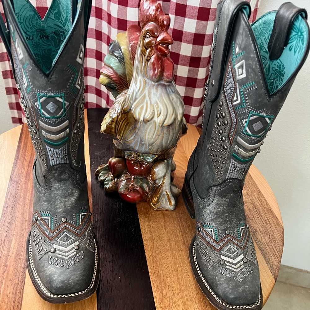 Woman’s Corral Boots 6.5